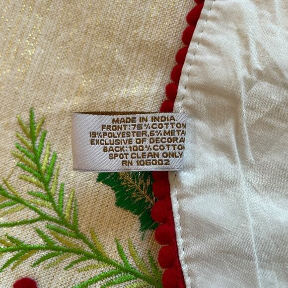 The Farmhouse Embroidered Red Cardinals Christmas Table Runner 16x72 Holiday New - Picture 16 of 16